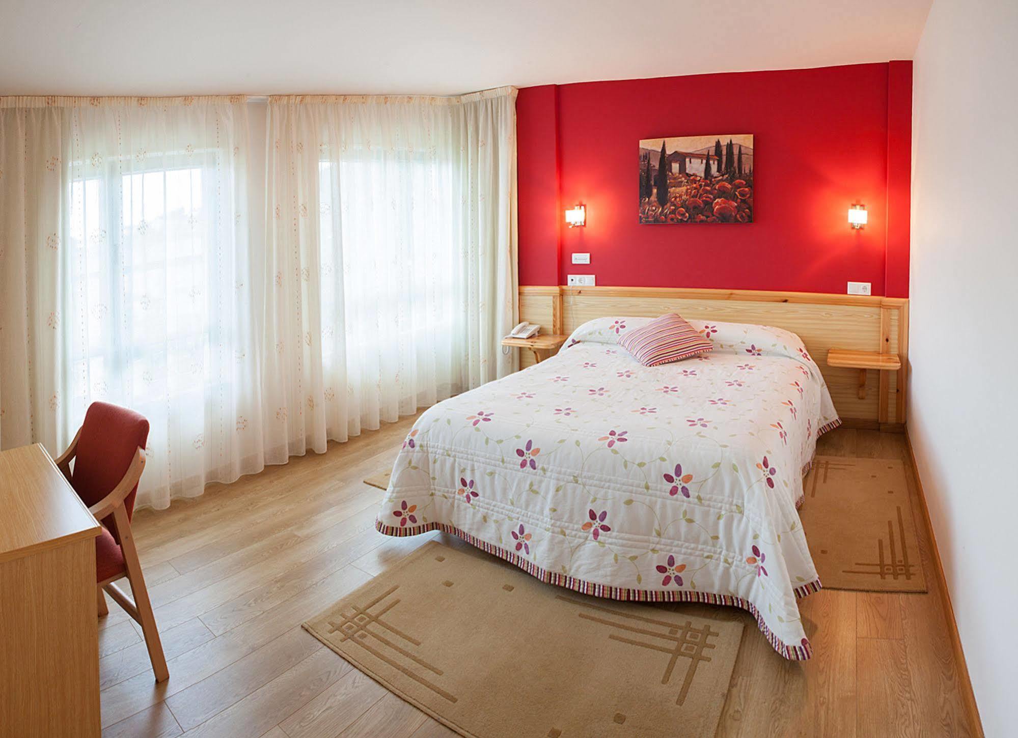 Hotel San Briz A Pontenova Bagian luar foto
