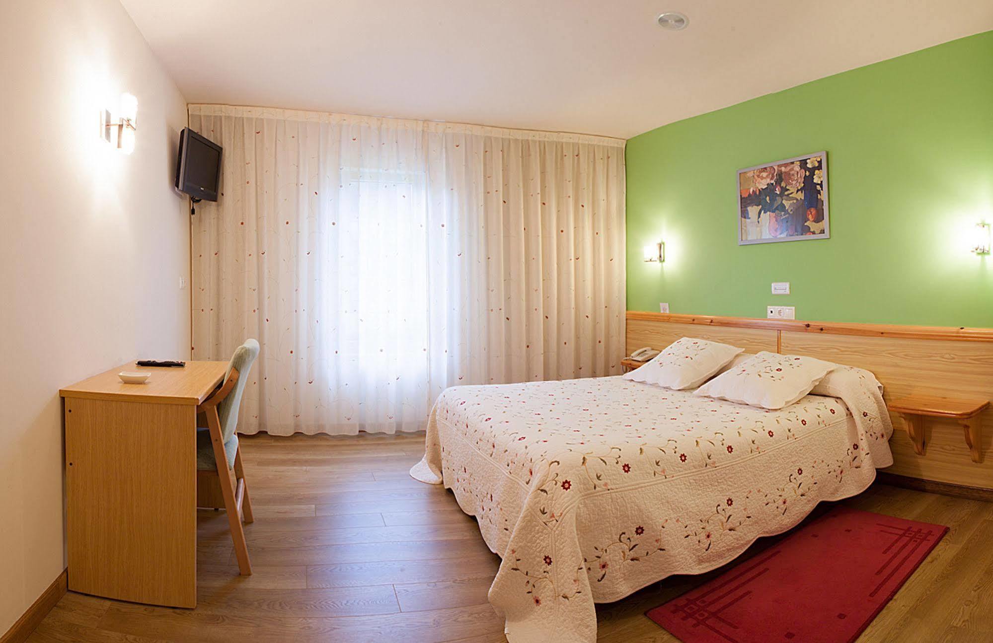 Hotel San Briz A Pontenova Bagian luar foto