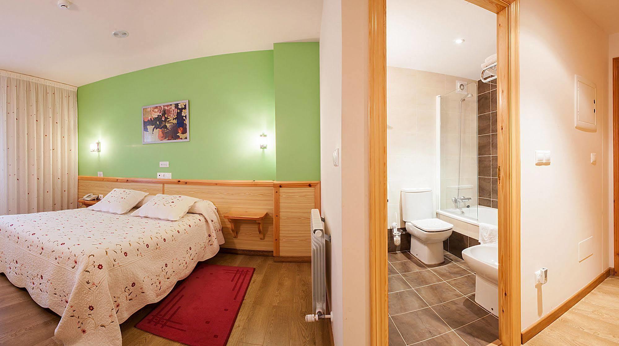 Hotel San Briz A Pontenova Bagian luar foto